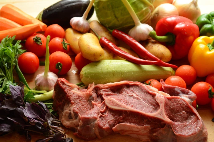 Az pişmiş et, iyi yıkanmamış sebze   sizi g&ouml;z&uuml;n&uuml;zden edebilir