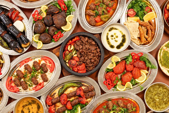 KAHRAMANMARAŞ&rsquo;TA NE YENİR? ŞEFLERİN MARAŞ LİSTESİNDE HANGİ LEZZETLER VAR?