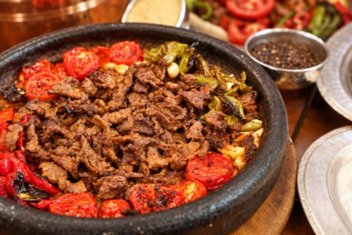 KAHRAMANMARAŞ&rsquo;TA NE YENİR? ŞEFLERİN MARAŞ LİSTESİNDE HANGİ LEZZETLER VAR?