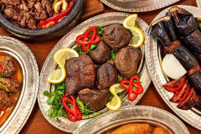 KAHRAMANMARAŞ&rsquo;TA NE YENİR? ŞEFLERİN MARAŞ LİSTESİNDE HANGİ LEZZETLER VAR?