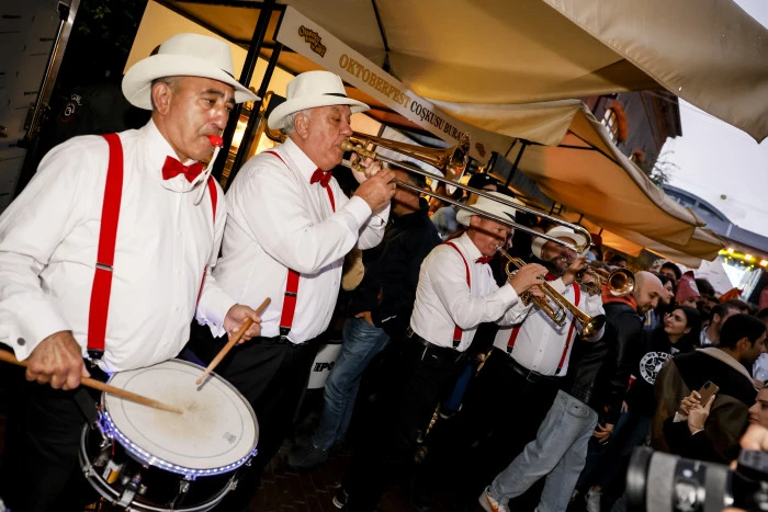 OKTOBERFEST ISTANBUL HOSTED BY THE POPULIST SEKİZİNCİ KEZ YAPI KREDİ BOMONTİADA&rsquo;DA