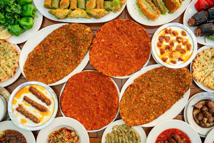 GASTROANTEP K&Uuml;LT&Uuml;R YOLU FESTİVALİ&rsquo;NE 12 &Uuml;NL&Uuml; ŞEFTEN LEZZET &Ccedil;IKARMASI