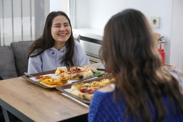 Buca&rsquo;da gen&ccedil;liğin buluşma noktası: &Uuml;z&uuml;m Cafe