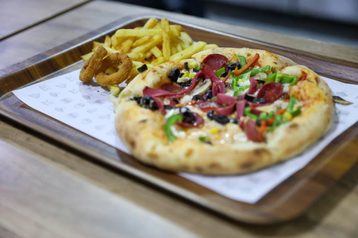 Buca&rsquo;da gen&ccedil;liğin buluşma noktası: &Uuml;z&uuml;m Cafe