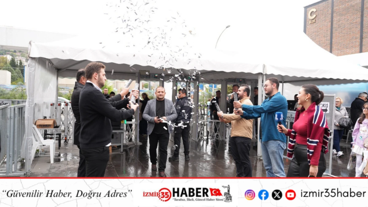 1 milyonuncu ziyaretçiye konfetili karşılama