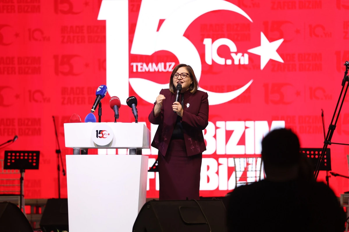10 YIL &Ouml;NCEKİ HEYECANLA GAZİANTEP TEK Y&Uuml;REK MEYDANLARA İNDİ!