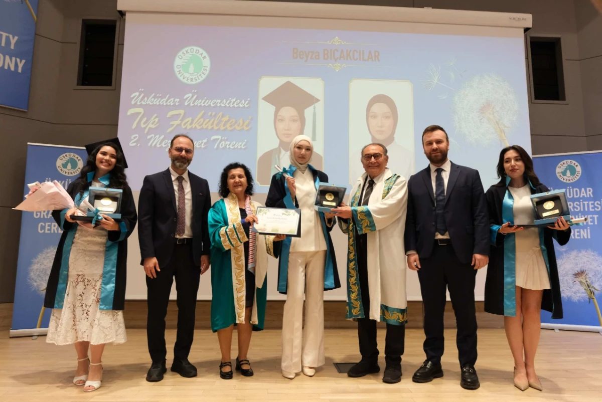 46 yaşında okul birincisi oldu, ayakta alkışlandı