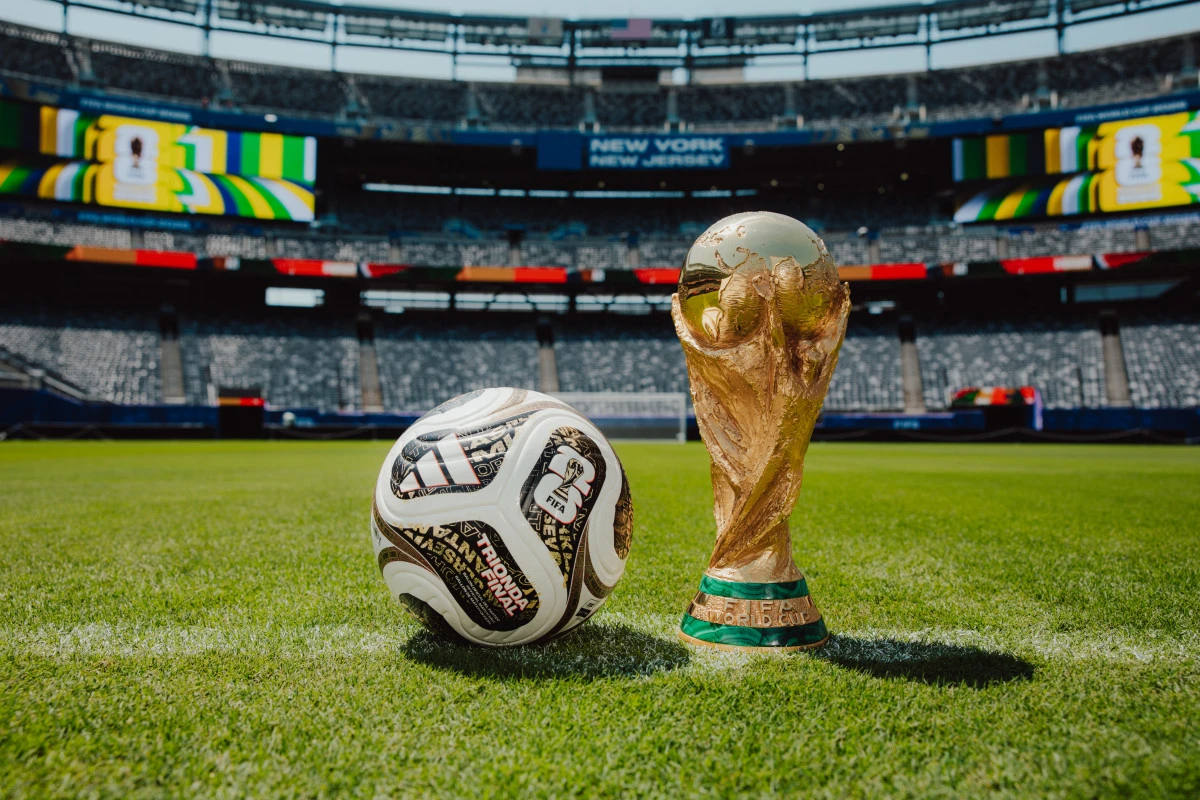 ADİDAS, FIFA D&Uuml;NYA KUPASI 2026 FİNAL AŞAMASININ RESMİ MA&Ccedil; TOPU TRIONDA FINAL&rsquo;İ TANITTI