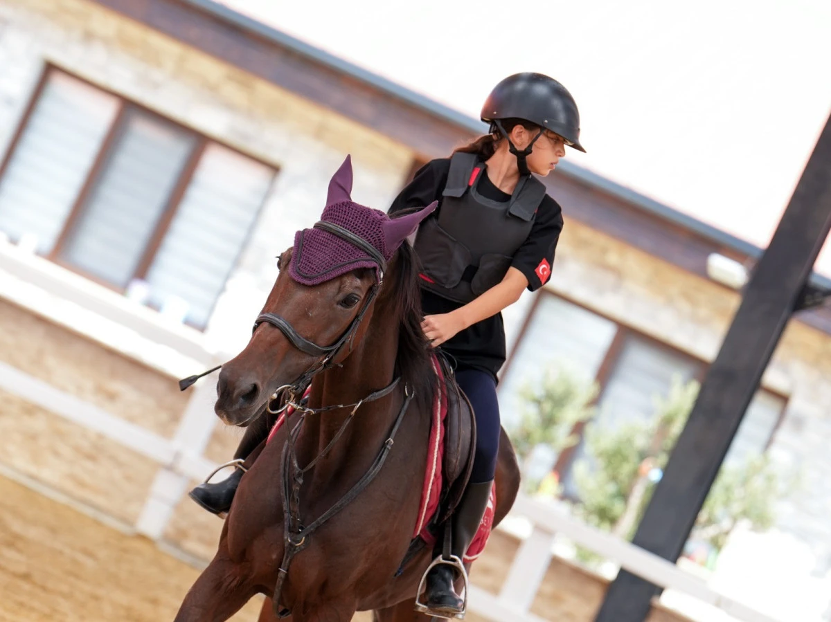 ALİAPARK ATLI SPOR KUL&Uuml;B&Uuml;&rsquo;NDE İLK LİSANS SINAVI GER&Ccedil;EKLEŞTİRİLDİ