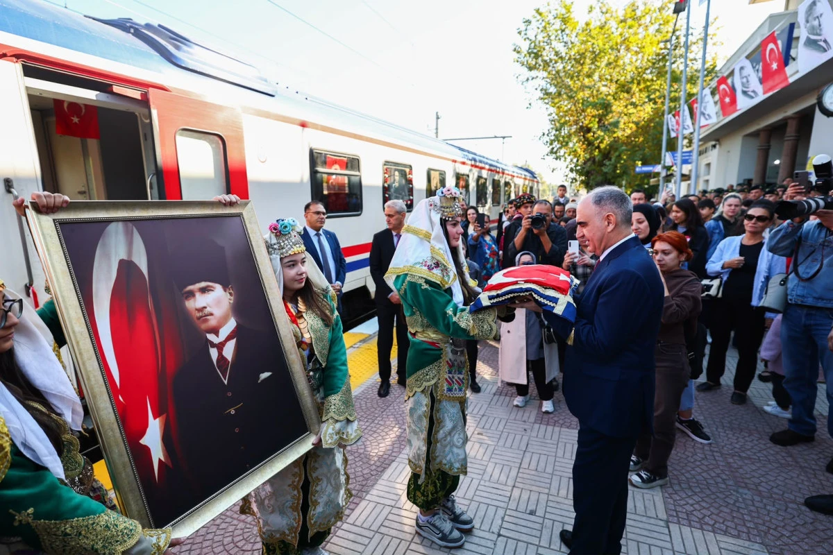  Atat&uuml;rk&rsquo;&uuml;n Manisa&rsquo;ya Gelişinin 101. Yılı T&ouml;renle Kutlandı