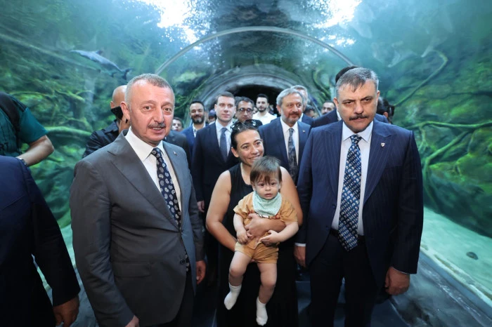 Bakan &Ccedil;ift&ccedil;i, B&uuml;y&uuml;kşehir&rsquo;in  vizyon projelerini yerinde inceledi