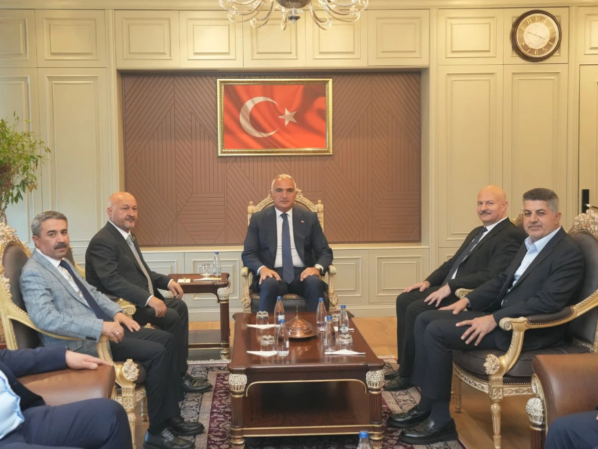 BAKAN ERSOY ADIYAMAN&rsquo;DA  KOMMAGENE&rsquo;NİN KADİM KENTİ PERRE&rsquo;DE &Ccedil;ALIŞMALAR S&Uuml;R&Uuml;YOR