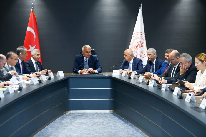 BAKAN ERSOY KAHRAMANMARAŞ&rsquo;TA VALİLER, BELEDİYE BAŞKANLARI VE MİLLETVEKİLLERİNİN TALEPLERİNİ DİNLEDİ