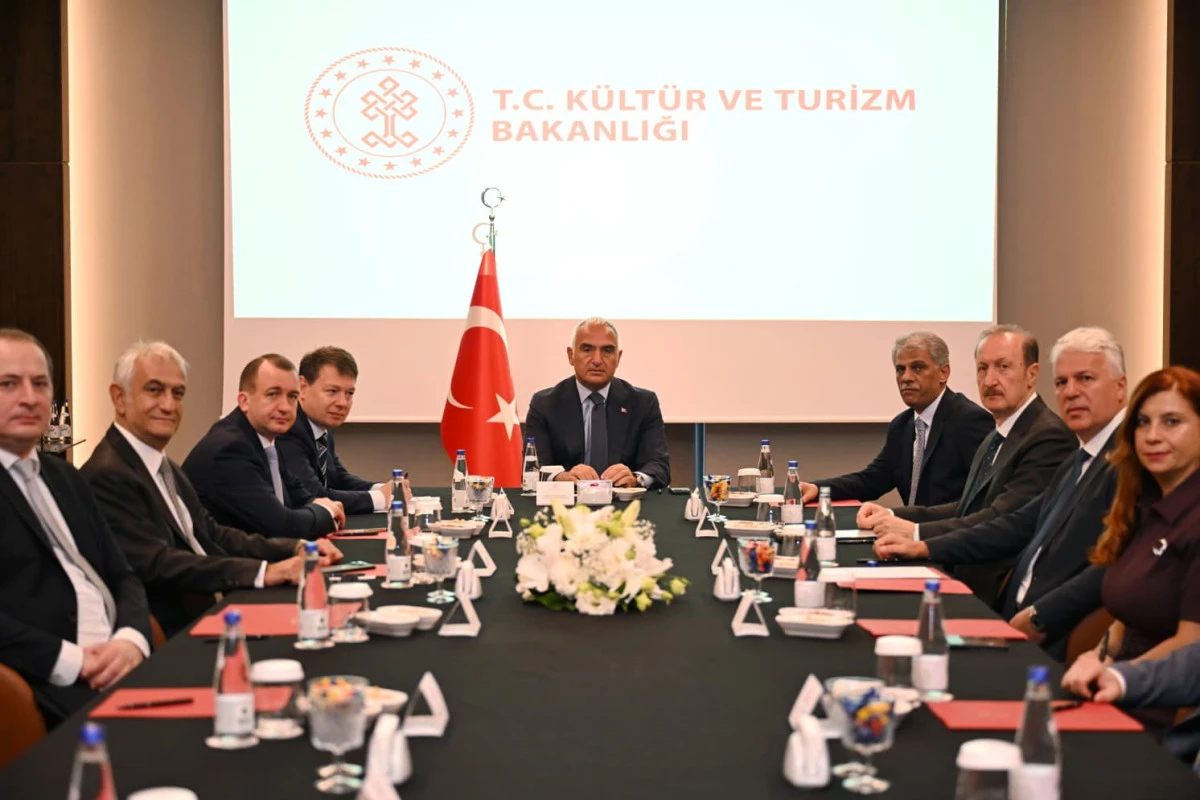 BAKAN ERSOY&rsquo;DAN T&Uuml;RKİYE-RUSYA HAVA K&Ouml;PR&Uuml;S&Uuml;N&Uuml; G&Uuml;&Ccedil;LENDİRME HAMLESİ
