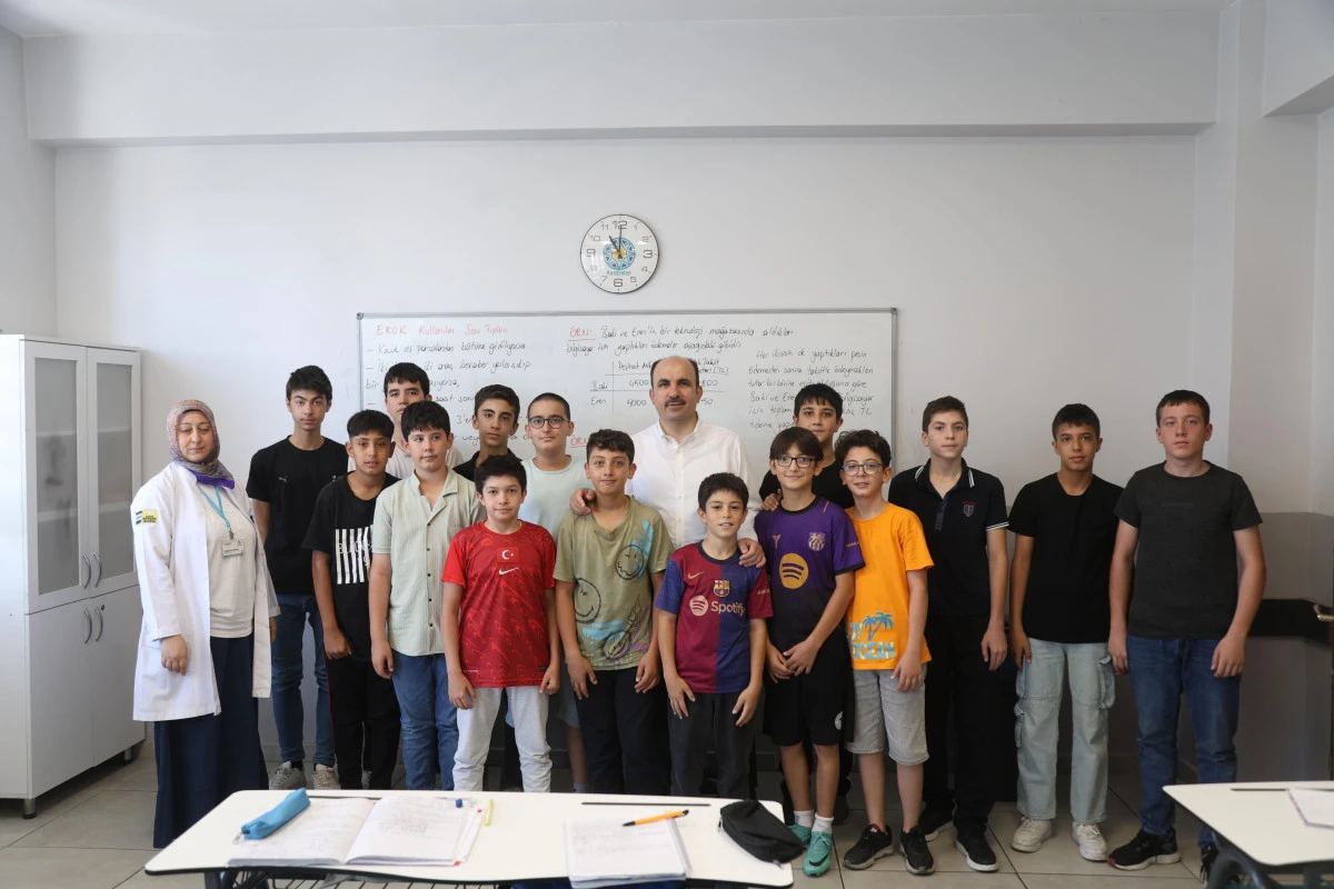BAŞKAN ALTAY BİLGEHANE VE YAZ KUR&rsquo;AN KURSU&rsquo;NDA EĞİTİM G&Ouml;REN &Ouml;ĞRENCİLERLE BULUŞTU
