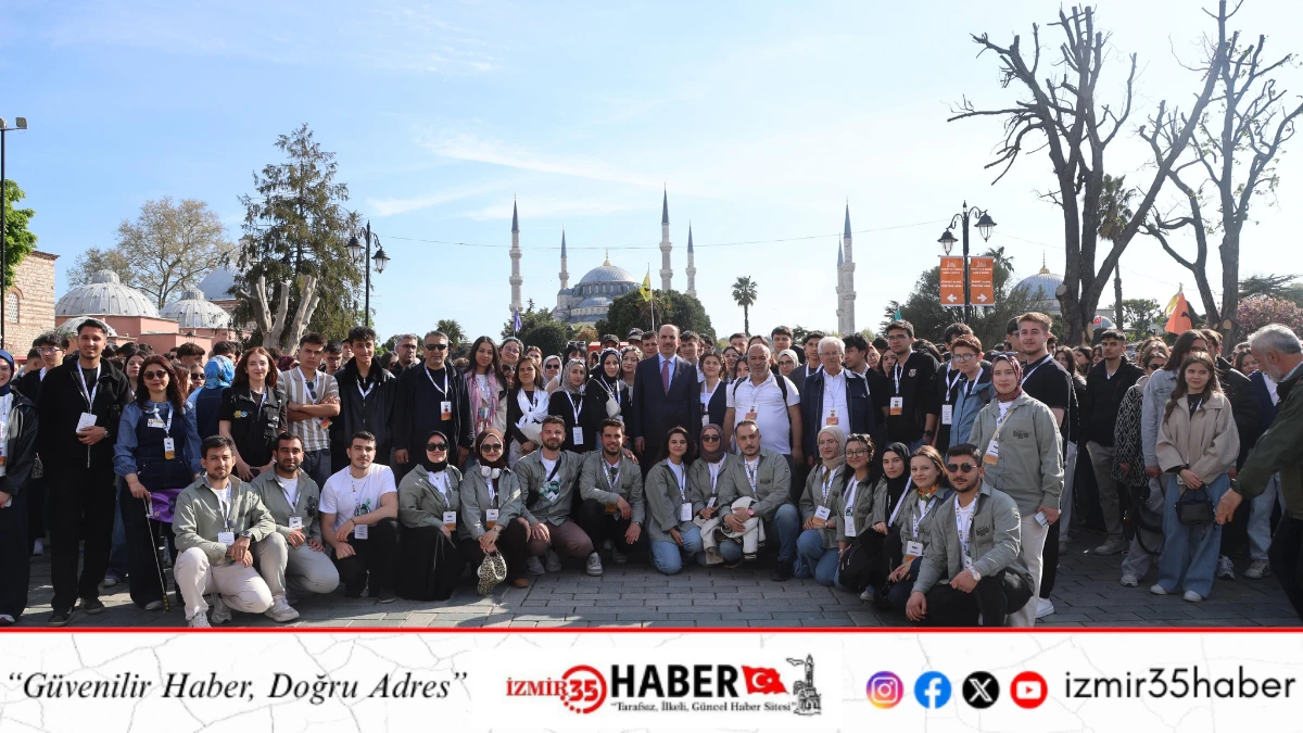 BAŞKAN ALTAY GEN&Ccedil; SEYYAH PROJESİ İLE İSTANBUL GEZİSİNE KATILAN &Ouml;ĞRENCİLERLE BULUŞTU