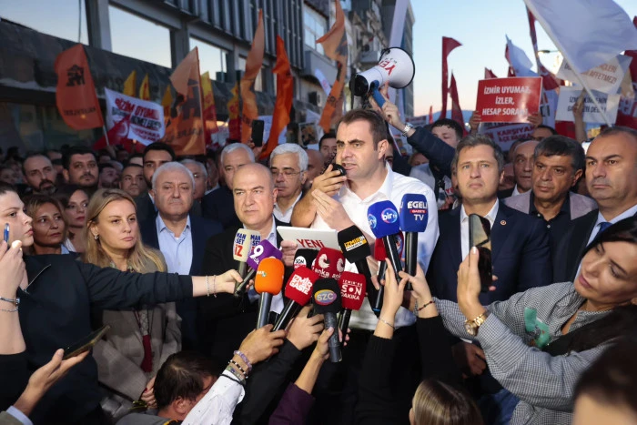 BAŞKAN G&Uuml;&Ccedil;&rsquo;TEN CEMİL TUGAY&rsquo;A İSTİFA &Ccedil;AĞRISI: HALKIN G&Ouml;Z&Uuml;NDE SIFIRSIN