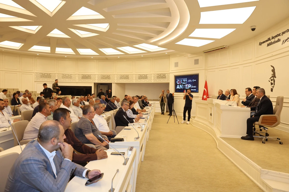 BAŞKAN ŞAHİN, ŞEHİTKAMİL MUHTARLARIYLA BİR ARAYA GELDİ