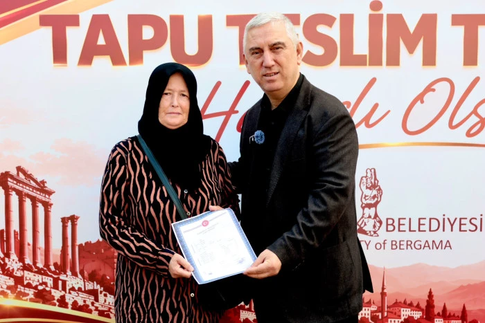 BERGAMA'DA HAK SAHİPLERİ TAPULARINA KAVUŞTU