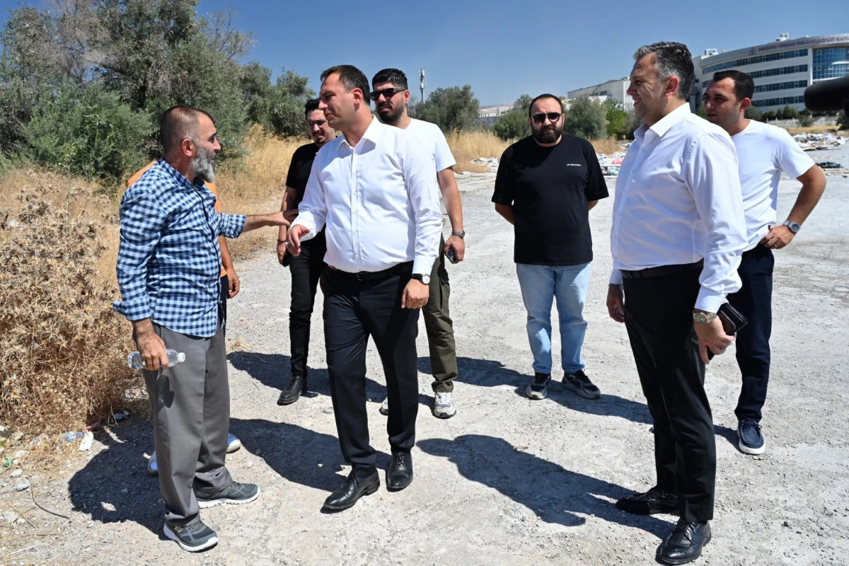 Bornova&rsquo;da ka&ccedil;ak molozla topyek&uuml;n m&uuml;cadele