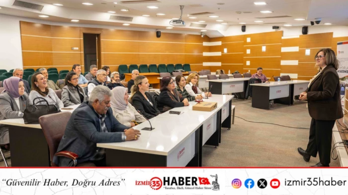 Bornova&rsquo;da muhtarlar i&ccedil;in Dijital D&ouml;n&uuml;ş&uuml;m Eğitimi