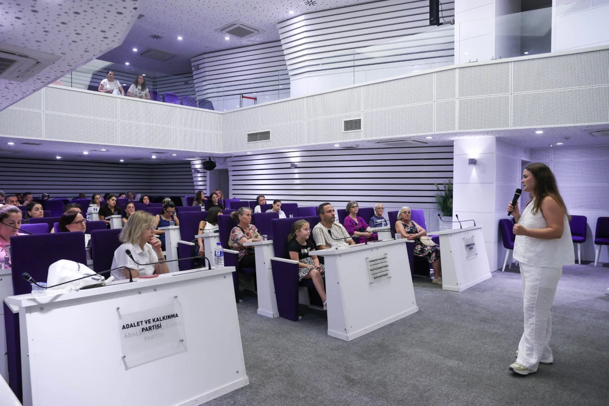 Buca Belediyesi&rsquo;nden &ccedil;ocukların okul hayatına ışık tutan seminer