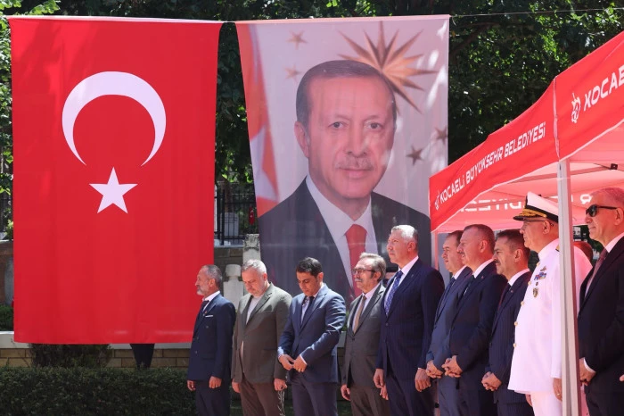 B&uuml;y&uuml;kakın&rsquo;dan 15 Temmuz şehitlerine vefa