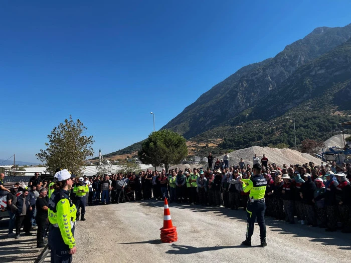 B&uuml;y&uuml;kşehir Personeline Yol ve Cadde &Ccedil;alışmalarında G&uuml;venlik Eğitimi