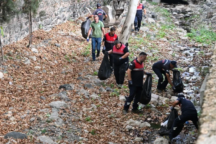 B&uuml;y&uuml;kşehir ve MASKİ&rsquo;den &Ccedil;aybaşı Deresi&rsquo;nde Kış Temizliği