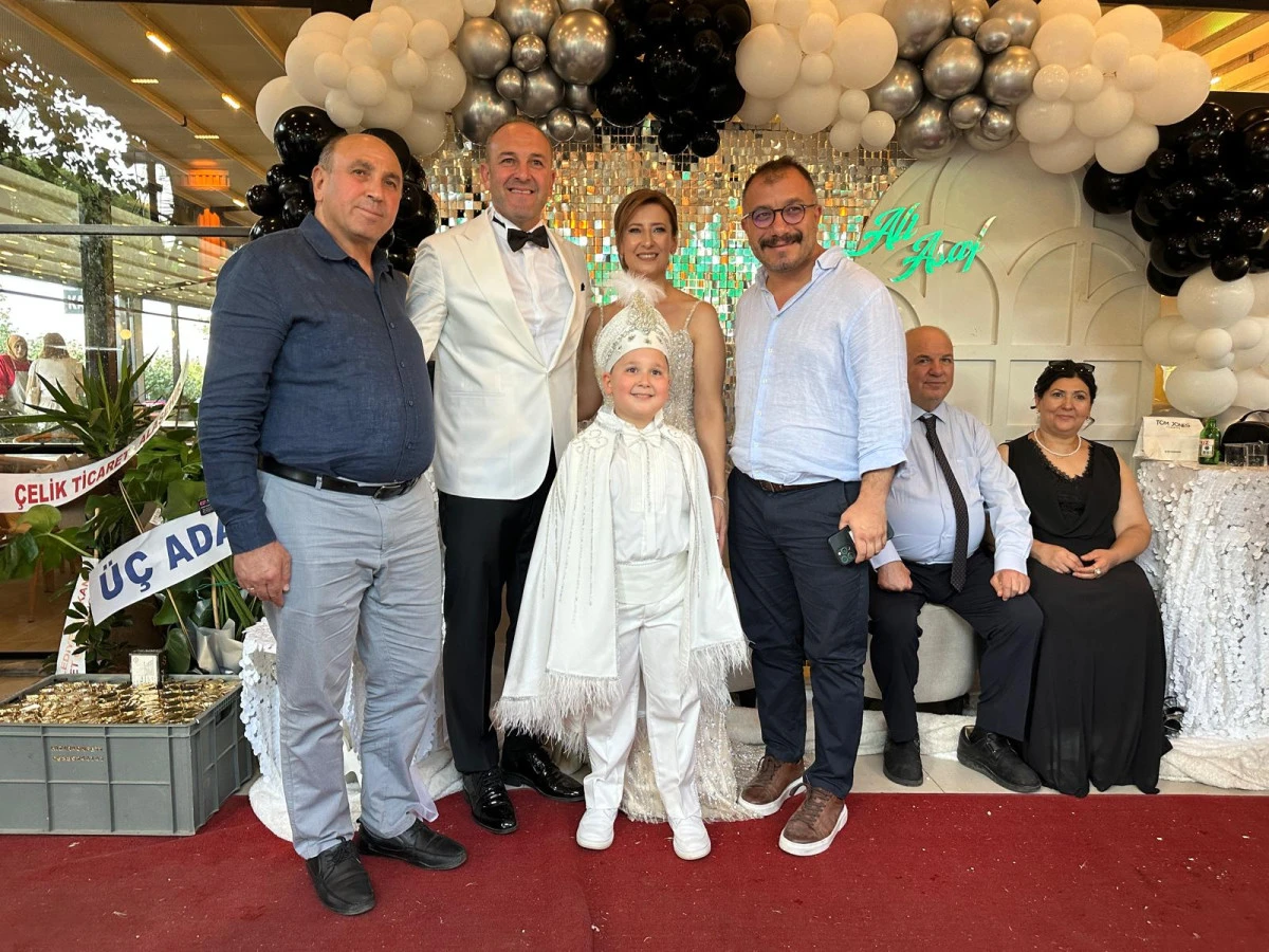 &Ccedil;ataldere ailesinin s&uuml;nnet merasimindeki g&ouml;rkemli kalabalık g&ouml;z kamaştırdı 