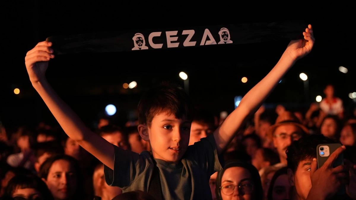 CEZA, &Ccedil;ANAKKALE K&Uuml;LT&Uuml;R YOLU FESTİVALİ&rsquo;NİN KONSER MARATONUNA RAP DOLU BİR BAŞLANGI&Ccedil; YAPTI