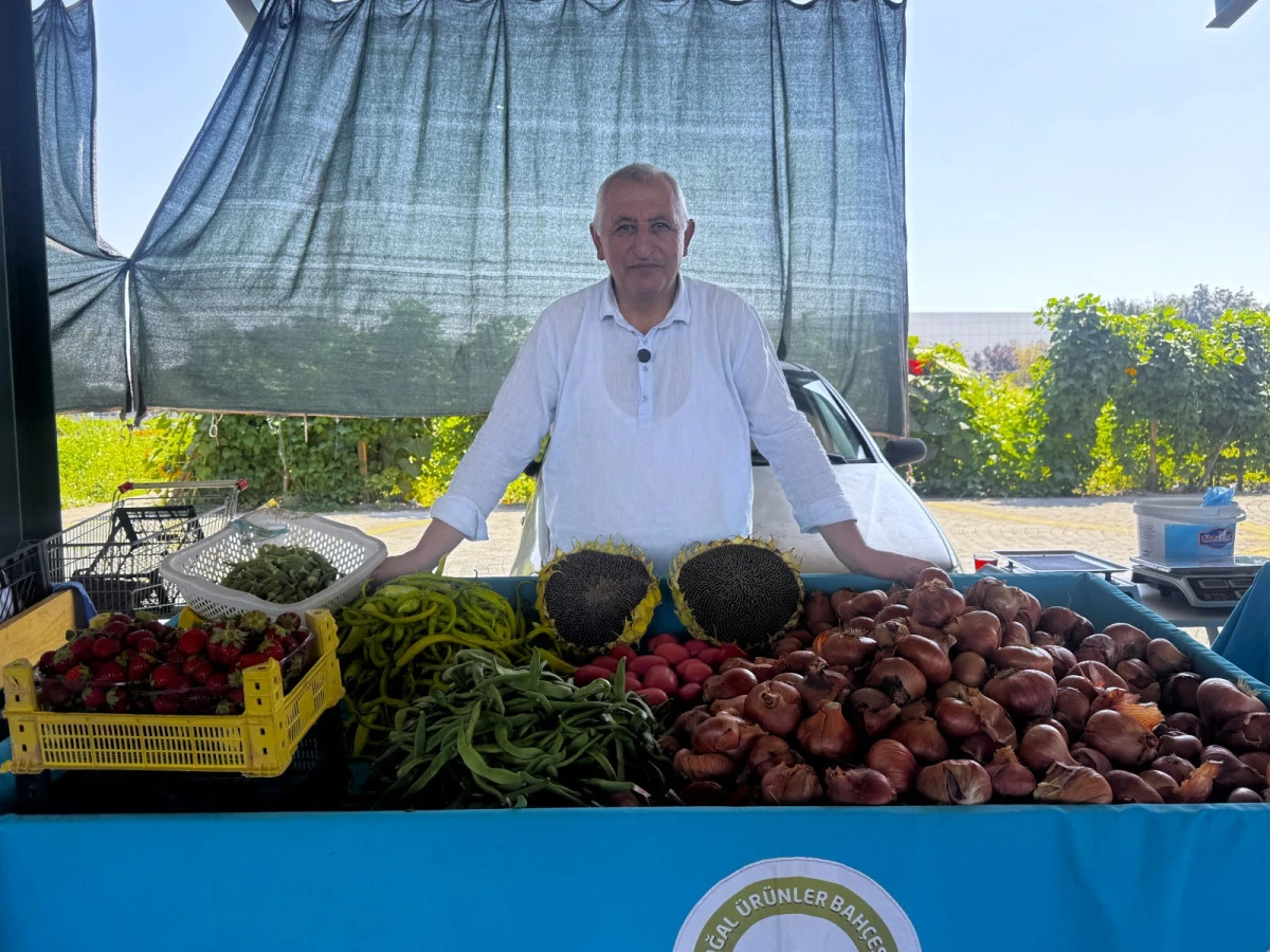 DOĞAL &Uuml;R&Uuml;NLER BAH&Ccedil;ESİ PAZARI, ORGANİK GIDAYI VATANDAŞLARA SUNMAYA DEVAM EDİYOR