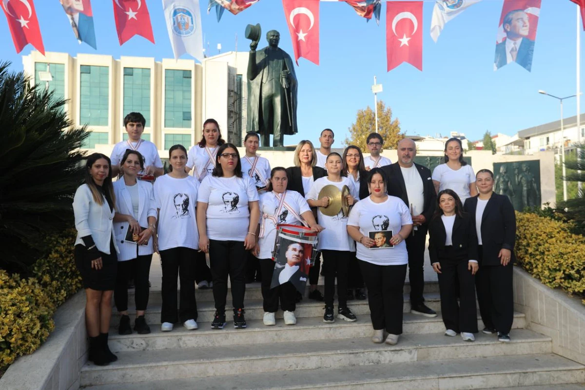 EFES SEL&Ccedil;UK&rsquo;TA ENGEL TANIMAYAN GEN&Ccedil;LERDEN CUMHURİYET COŞKUSU