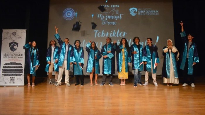 Ege &Uuml;niversitesi dijital d&uuml;nyanın muhafızlarını sekt&ouml;re uğurladı