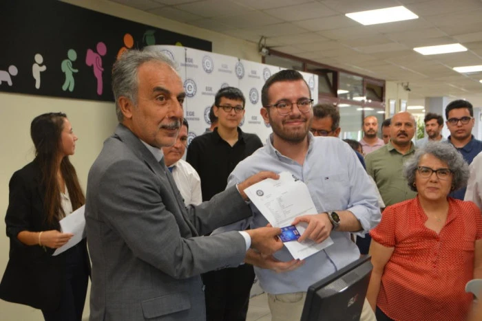 Ege &Uuml;niversitesinde ilk kayıt heyecanı devam ediyor