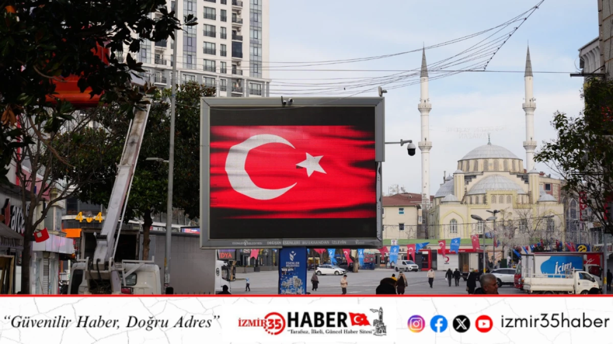 ESENLER AY YILDIZLI BAYRAĞA B&Uuml;R&Uuml;ND&Uuml;