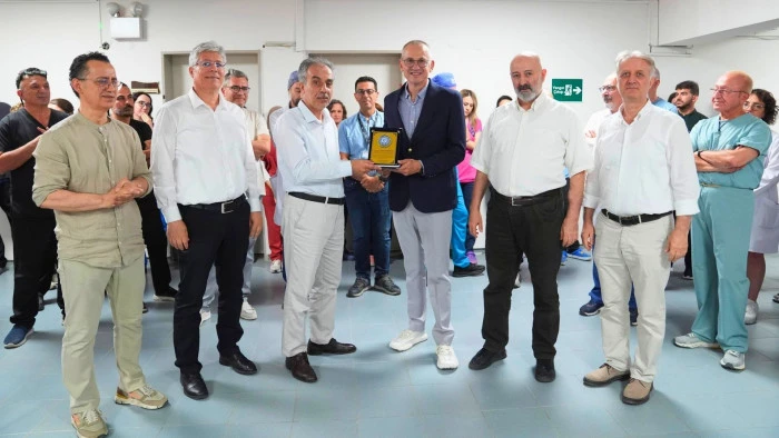 E&Uuml; Tıp Fak&uuml;ltesinin duayen hocası Prof. Dr. Mustafa &Ouml;zbaran emekli oldu