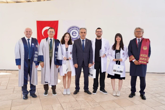E&Uuml;TF&rsquo;de geleceğin hekimleri beyaz &ouml;nl&uuml;klerini giydi