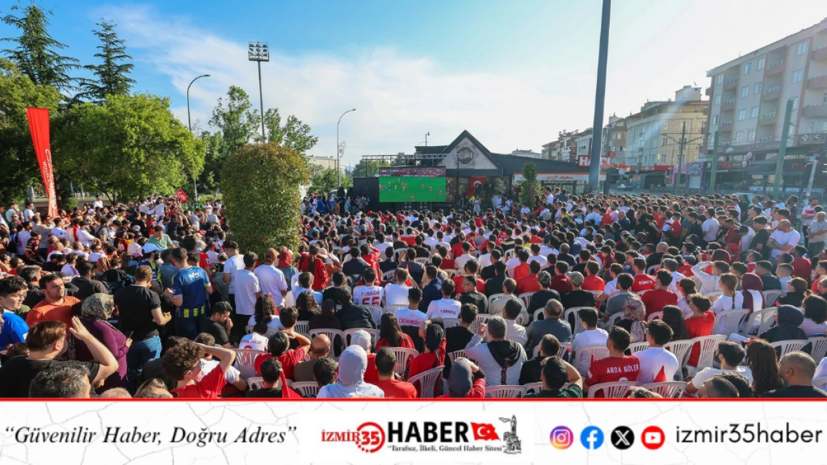 GAZİ ŞEHİRLİLER MİLLİ HEYECANI &Uuml;NİVERSİTE MEYDANI&rsquo;NDA YAŞADI!