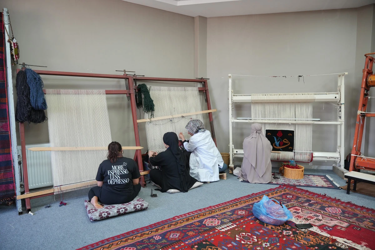 GELENEKSEL EL SANATLARI VAN K&Uuml;LT&Uuml;R YOLU FESTİVALİ&rsquo;NDE DENEYİMLENİYOR