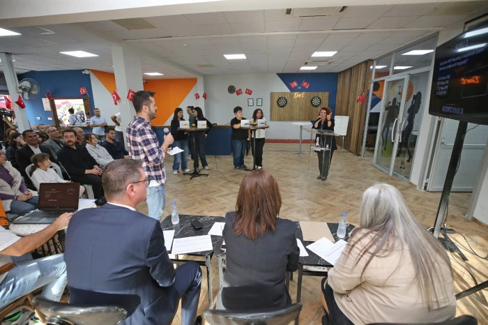 Gen&ccedil; Yaka&rsquo;da &lsquo;Cumhuriyet&rsquo;in İzinde&rsquo; bilgi yarışması