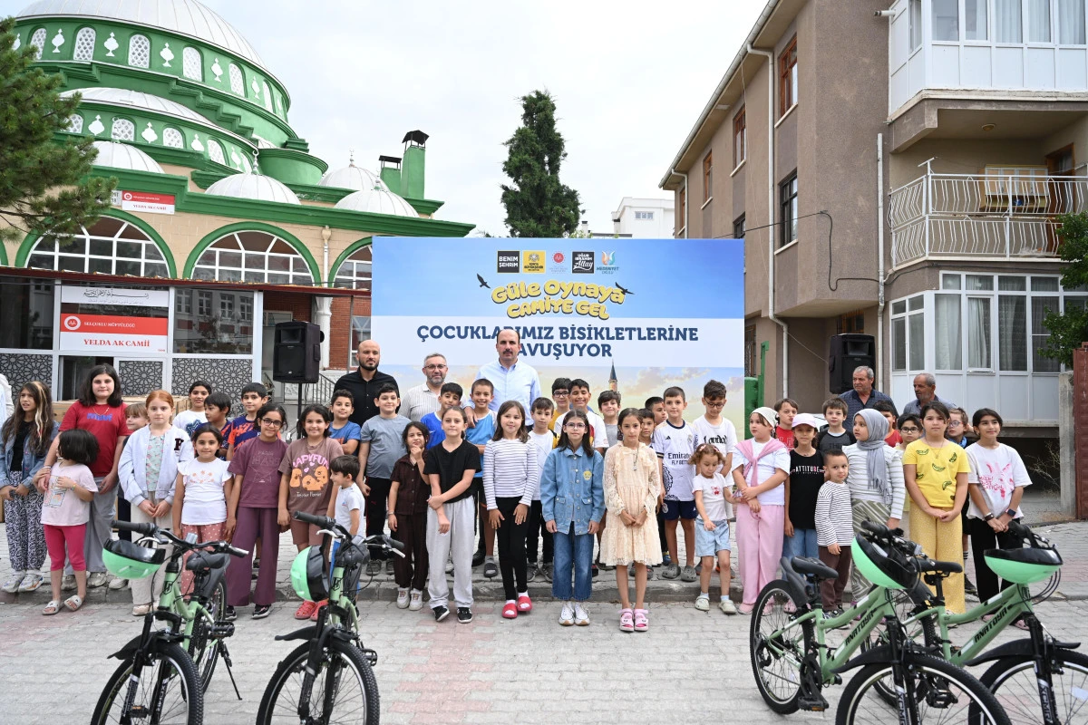 G&Uuml;LE OYNAYA CAMİYE GEL PROJESİNDE BİSİKLET ALMAYA HAK KAZANAN &Ccedil;OCUKLAR