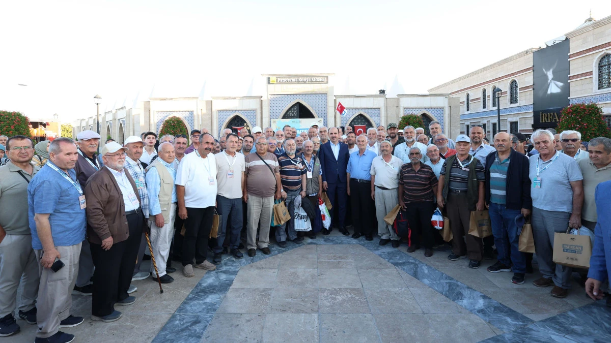 HATIRDAN HATIRAYA K&Uuml;LT&Uuml;R TURLARINA KATILAN EMEKLİLER