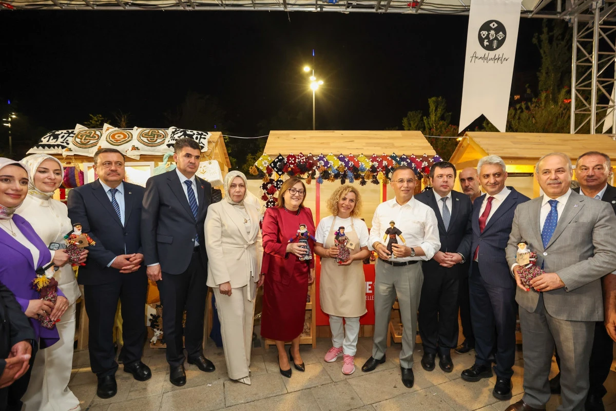 HEMŞEHRİ DERNEKLERİ FESTİVALİ RENKLİ G&Ouml;R&Uuml;NT&Uuml;LERLE A&Ccedil;ILDI
