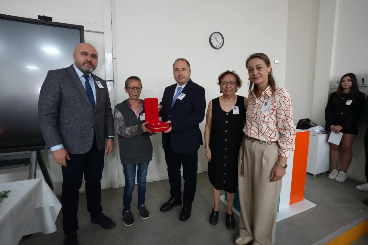 İzmir Bakır&ccedil;ay &Uuml;niversitesinde Demet Karakaş İ&ccedil;in Anma T&ouml;reni
