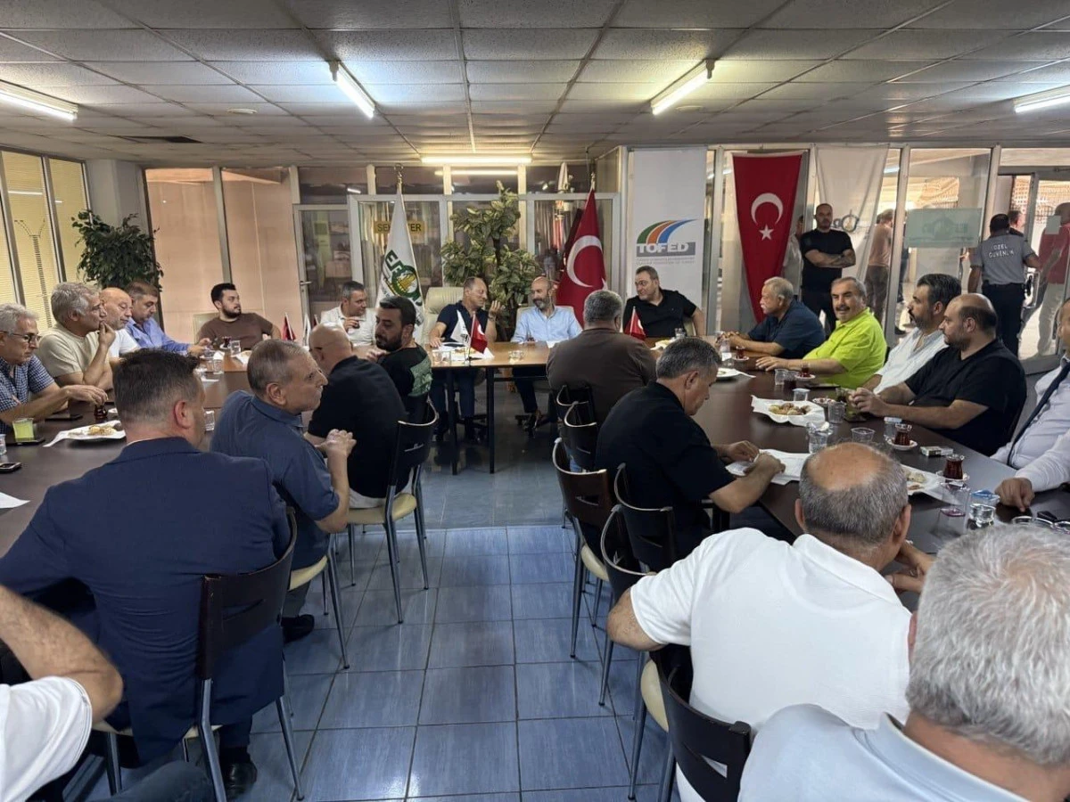 İzmir Otogarı&rsquo;nda birlik mesajı: Esnaf tek &ccedil;atı altında buluştu