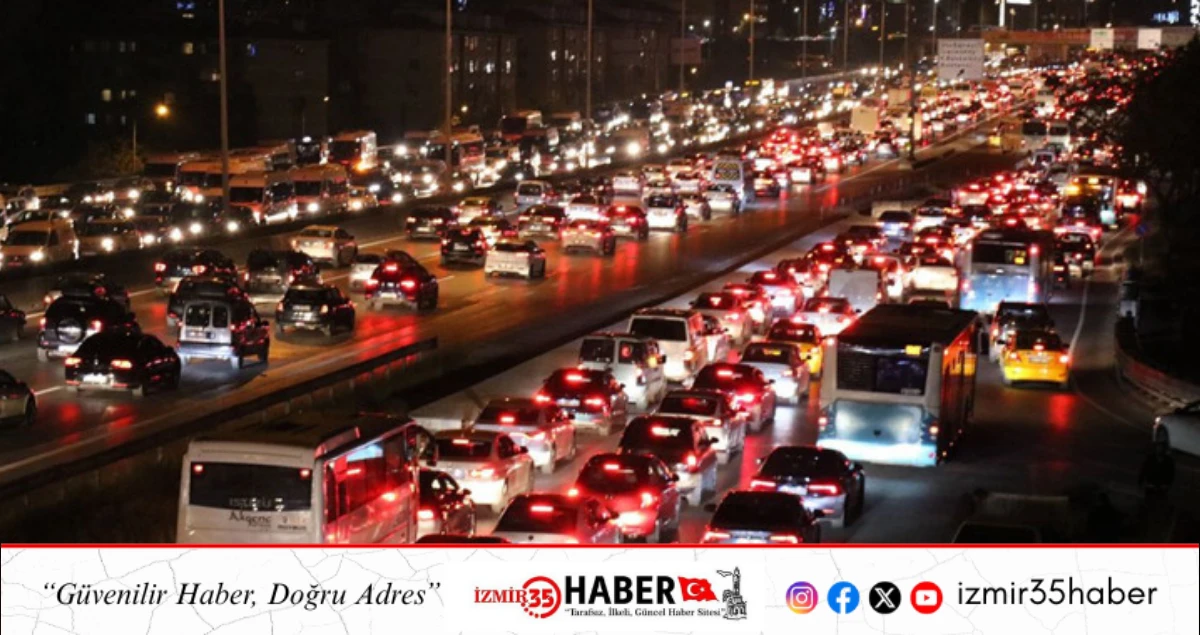 İzmir'de trafiğe kayıtlı ara&ccedil; sayısı 2025 yılı itibarıyla 2 milyon 98 bin 244 oldu