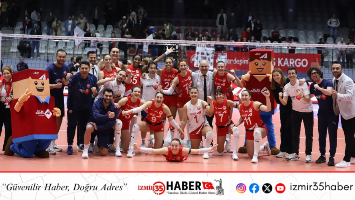 İzmir&rsquo;in Kalbi Atat&uuml;rk Voleybol Salonu&rsquo;nda Attı