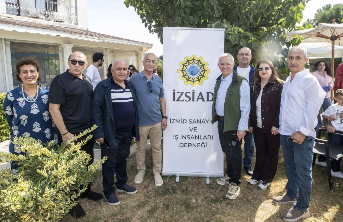 İZSİAD Ailesi Kahvaltıda Eğitim İ&ccedil;in Buluştu