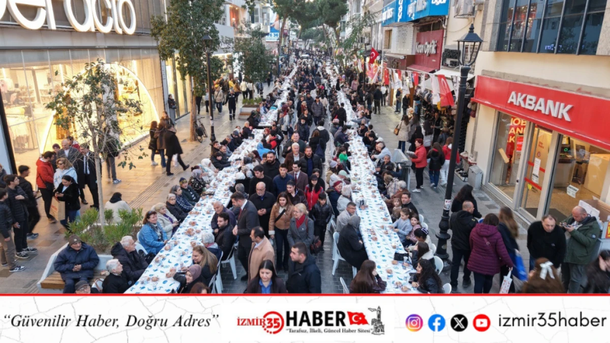 Karşıyaka &Ccedil;arşı&rsquo;ya dev sofra: 5 bin kişi iftarda buluştu!